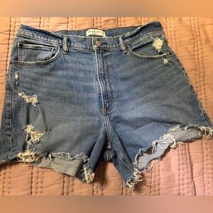Abercrombie & Fitch High Rise Distressed Mom Shorts Size 32